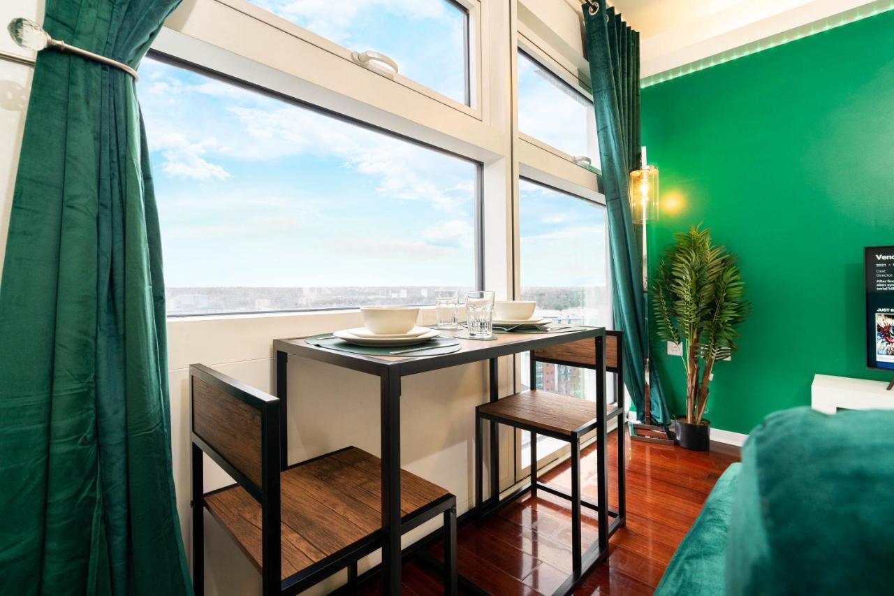 Maevela Apartments - Top Floor Rolex Themed Studio Apt Inside The Cube, Mailbox - Free Netflix & Wifi Birmingham Dış mekan fotoğraf