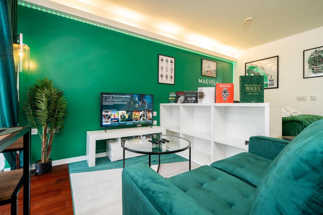 Maevela Apartments - Top Floor Rolex Themed Studio Apt Inside The Cube, Mailbox - Free Netflix & Wifi Birmingham Dış mekan fotoğraf