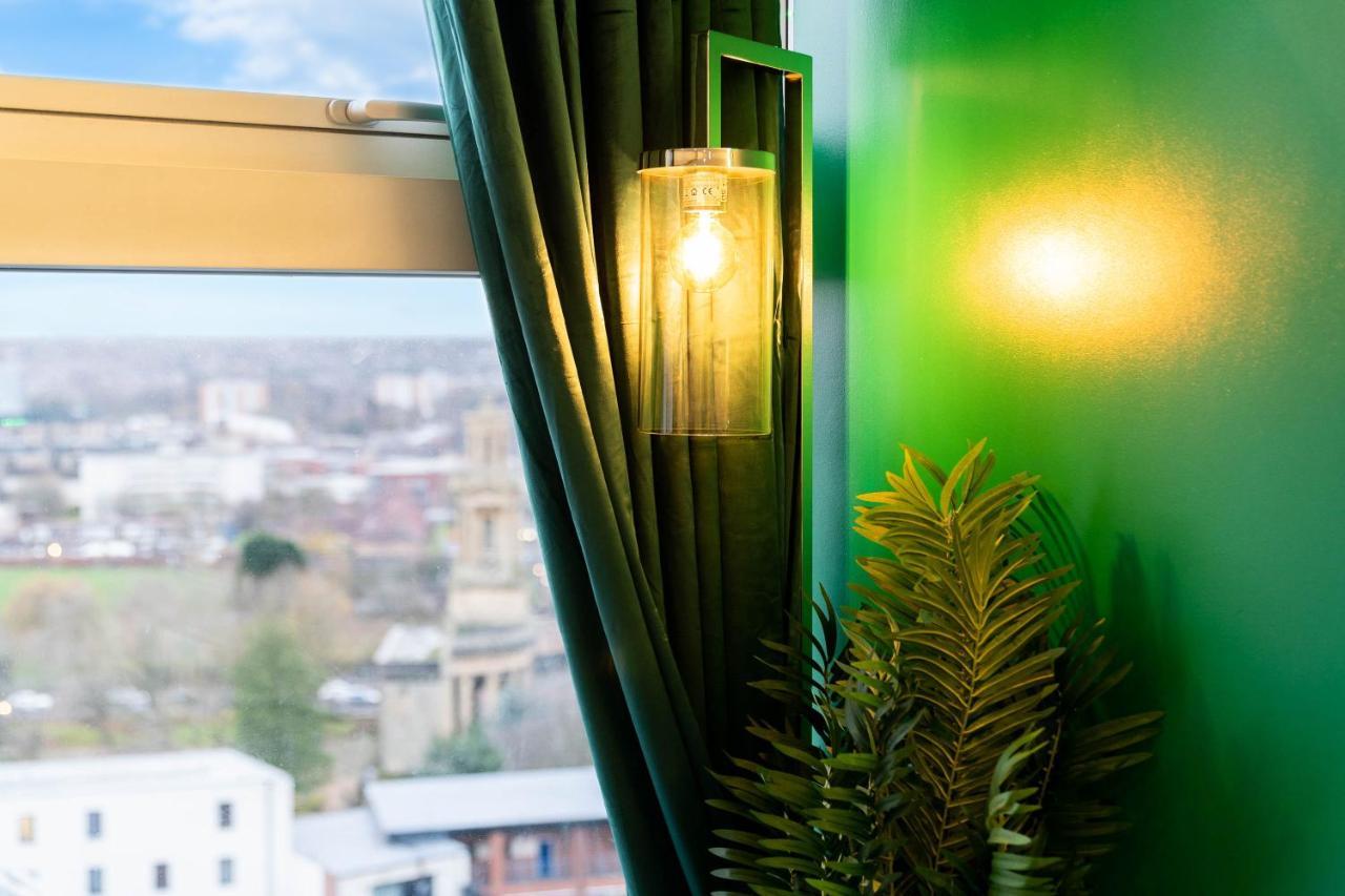Maevela Apartments - Top Floor Rolex Themed Studio Apt Inside The Cube, Mailbox - Free Netflix & Wifi Birmingham Dış mekan fotoğraf