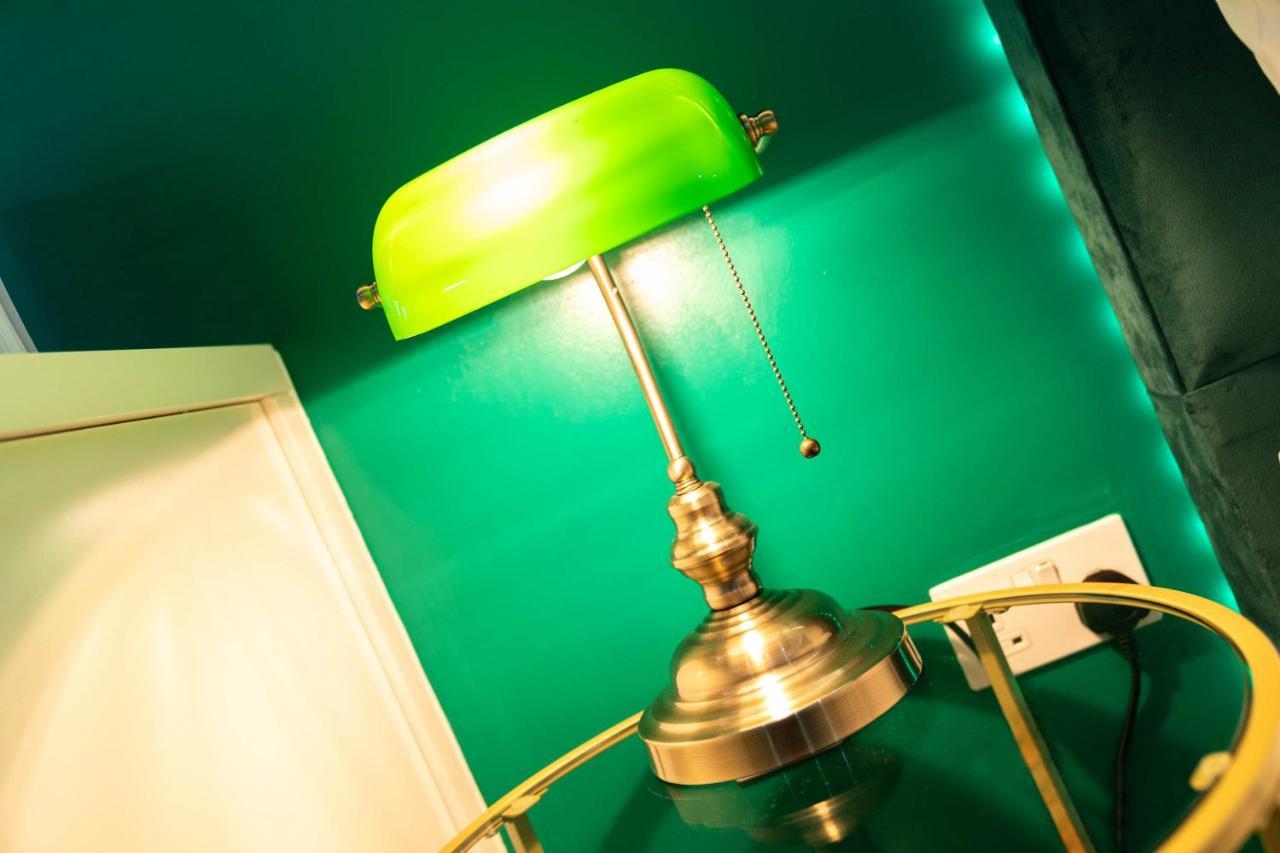 Maevela Apartments - Top Floor Rolex Themed Studio Apt Inside The Cube, Mailbox - Free Netflix & Wifi Birmingham Dış mekan fotoğraf