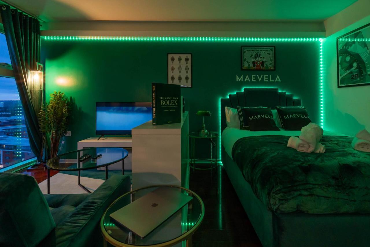 Maevela Apartments - Top Floor Rolex Themed Studio Apt Inside The Cube, Mailbox - Free Netflix & Wifi Birmingham Dış mekan fotoğraf